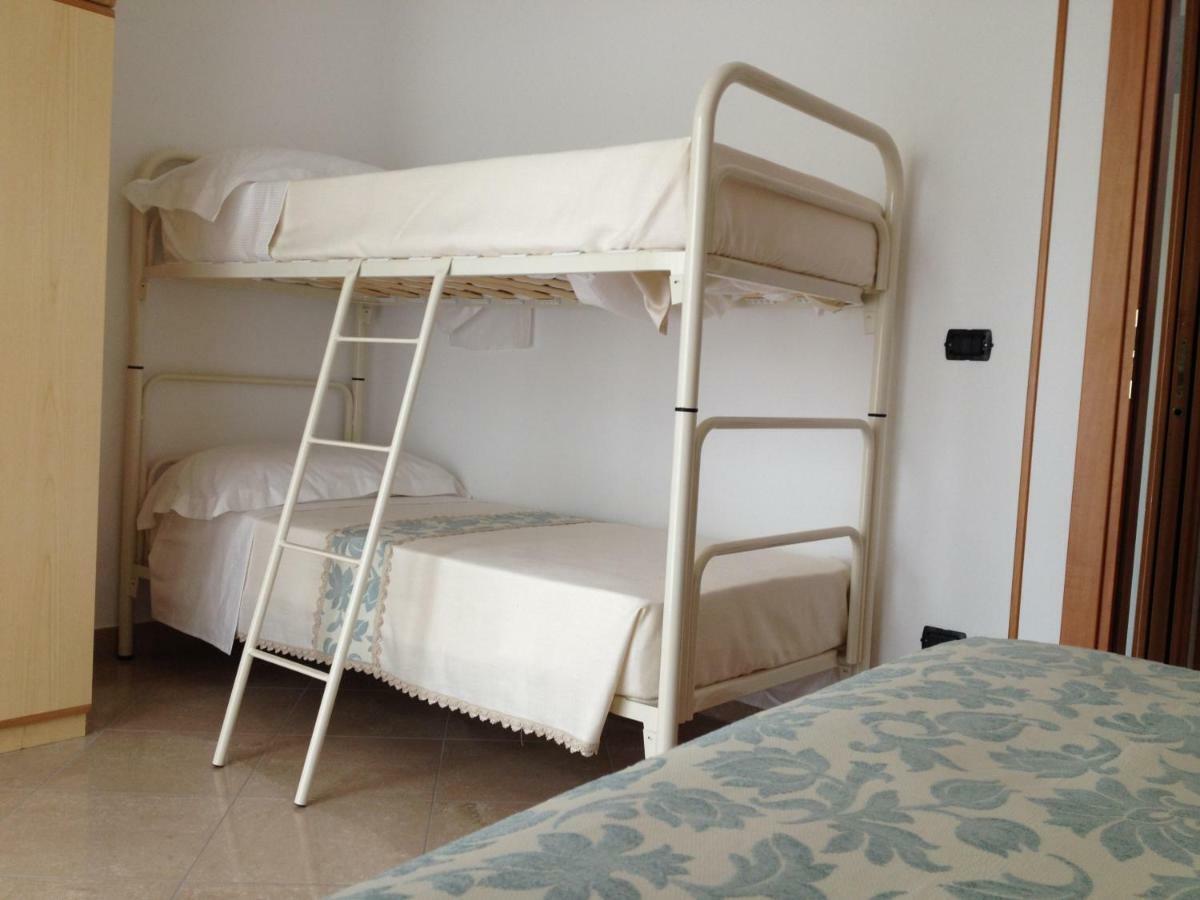 Aloe Beach Apartments, Ombrellone, Parcheggio E Uso Di Biciclette Gratis Rímini Exterior foto